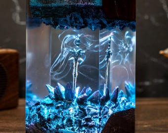 Lampa z żywicy Frostmourne: ręcznie robiona diorama z drewna i żywicy epoksydowej z Warcraft