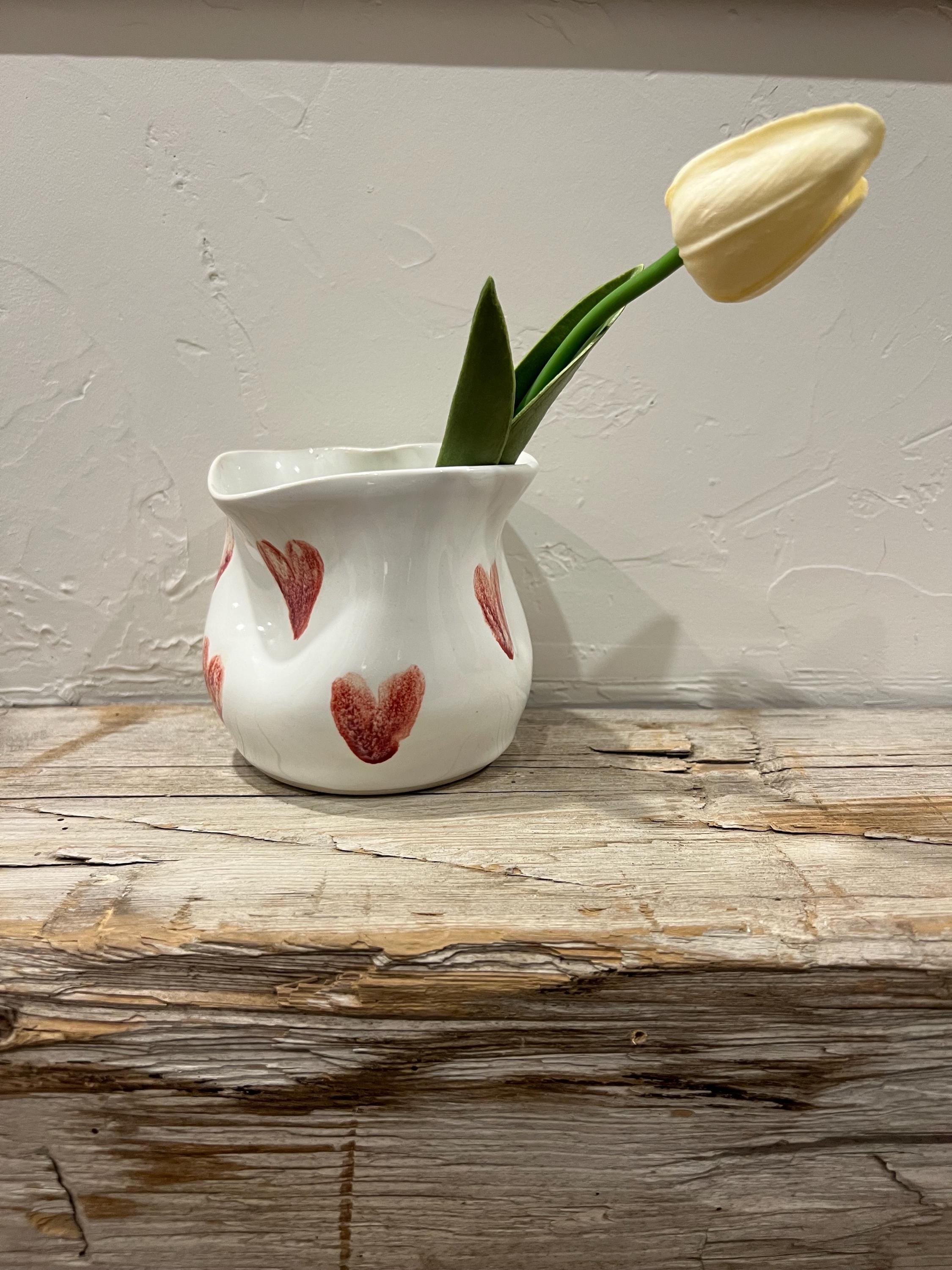 ハート型の手作り陶器の花瓶。不規則な形です。 - Etsy 日本