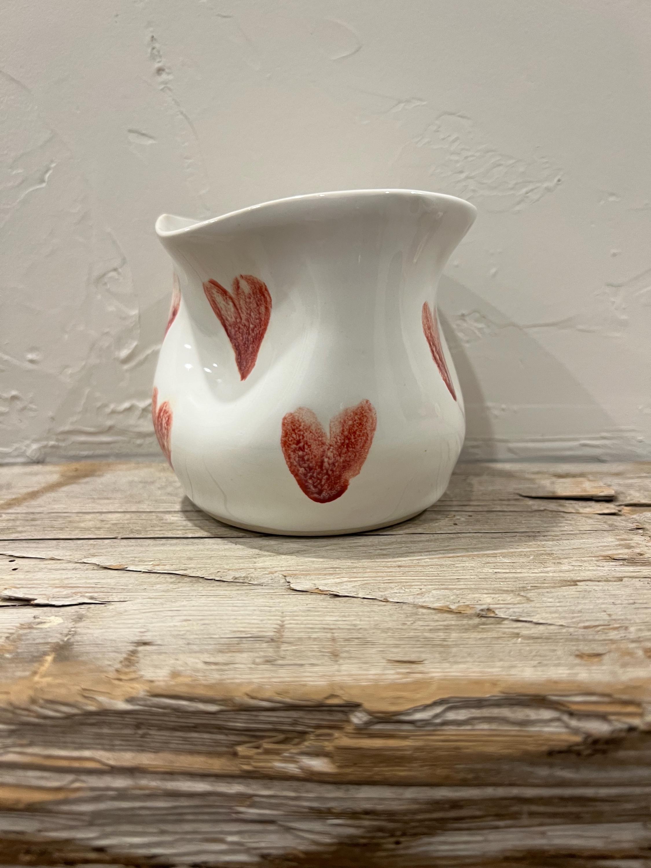陶芸品　ハート型の 花器 ハート型の手作り陶器の花瓶。不規則な形です。 - Etsy 日本