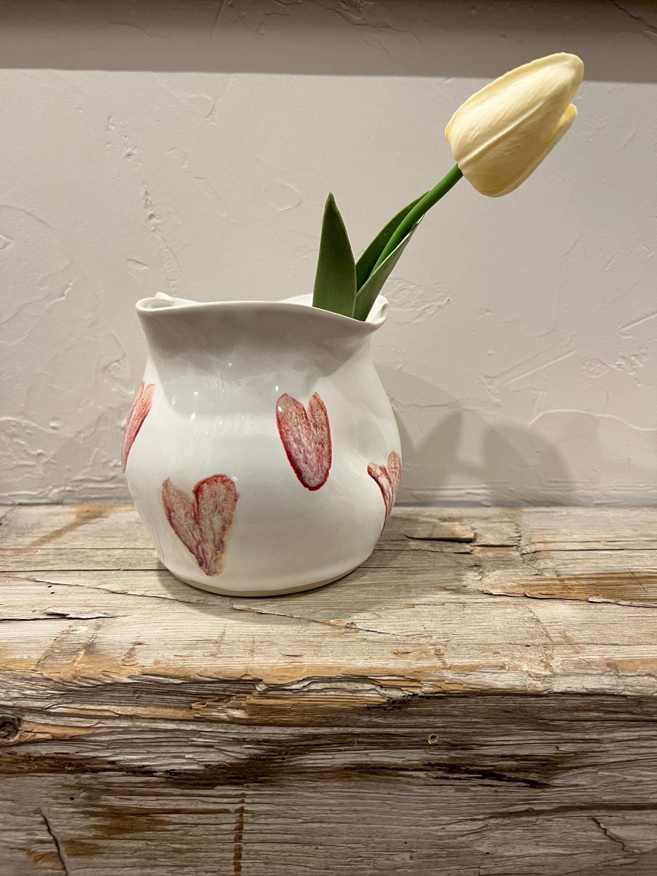 ハート型の手作り陶器の花瓶。不規則な形です。 - Etsy 日本
