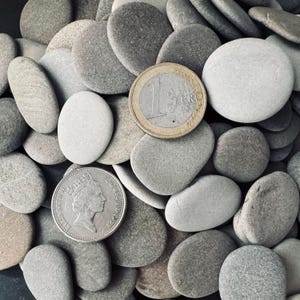 Bulk Natural 1&quot; Grey Beach Stones Lot – 50-150 Flat Sea Pebbles for Crafts, Mosaic, Pebble Art, Picture Stones, Bulk Ocean Tumbled Stones