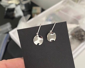 Small Silver Wavy Disc Earrings, Thin Lightweight Charm Dangle Earrings, Simple Everyday Lever Back Earrings