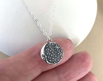 Halskette mit Anhänger Sonne, Mond und Sterne, zierlicher Anhänger aus Sterlingsilber, himmlischer Schmuck