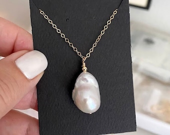 ブレスレット LESS IS MORE 14K gold field pearl necklace Vintage 14K Gold & Iridescent White Baroque Cultured