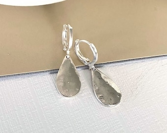 Kleine zilveren druppeloorbellen, zilveren Huggie Drop-hangoorbellen, eenvoudige alledaagse zilveren oorbellen, sieraden cadeaus voor haar