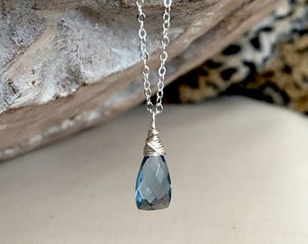 Collier topaze bleue de Londres, bijoux minimalistes, bijoux topaze, collier superposé avec pendentif pierres précieuses, cadeaux bijoux uniques pour elle