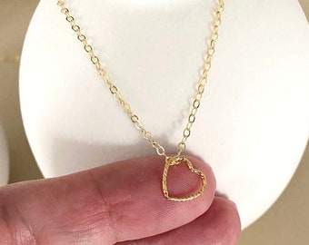 Collana Donna Boho A Strati Con Ciondolo Piccolo Cuore E Ciliegia, Colore Oro, Girocollo Delicato