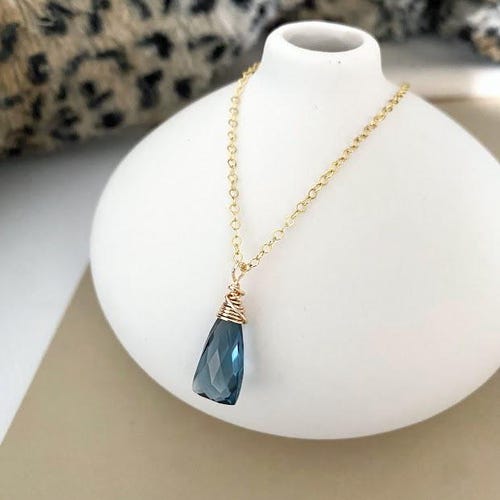 Collar de cuarzo topacio azul Londres, colgante de piedra preciosa facetada pequeña, joyería minimalista