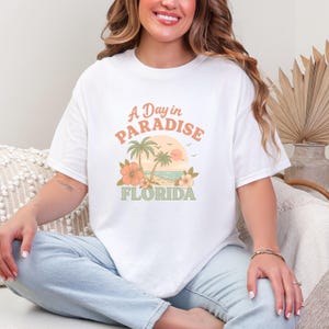 Florida Retro T-Shirt, A Day in Paradise Tee, Vintage Beach Shirt, Florida Vacation Souvenir, Palm Tree Sunset Shirt, Summer Travel Tee