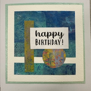 Biglietto di buon compleanno: collage multistrato originale, unico nel suo genere, realizzato con carte dipinte a mano