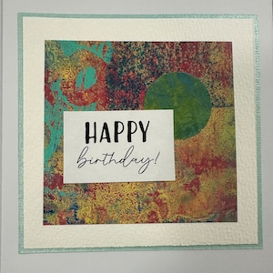Biglietto di buon compleanno: collage multistrato originale, unico nel suo genere, realizzato con carte dipinte a mano