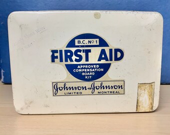 boîte vintage Johnson & Johnson First Aid, 6,5" x 4,5" x 2", rouille mineure, vide