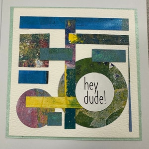Hey amico! Biglietto d'auguri: arte collage multistrato originale, unica nel suo genere, utilizzando carte dipinte a mano