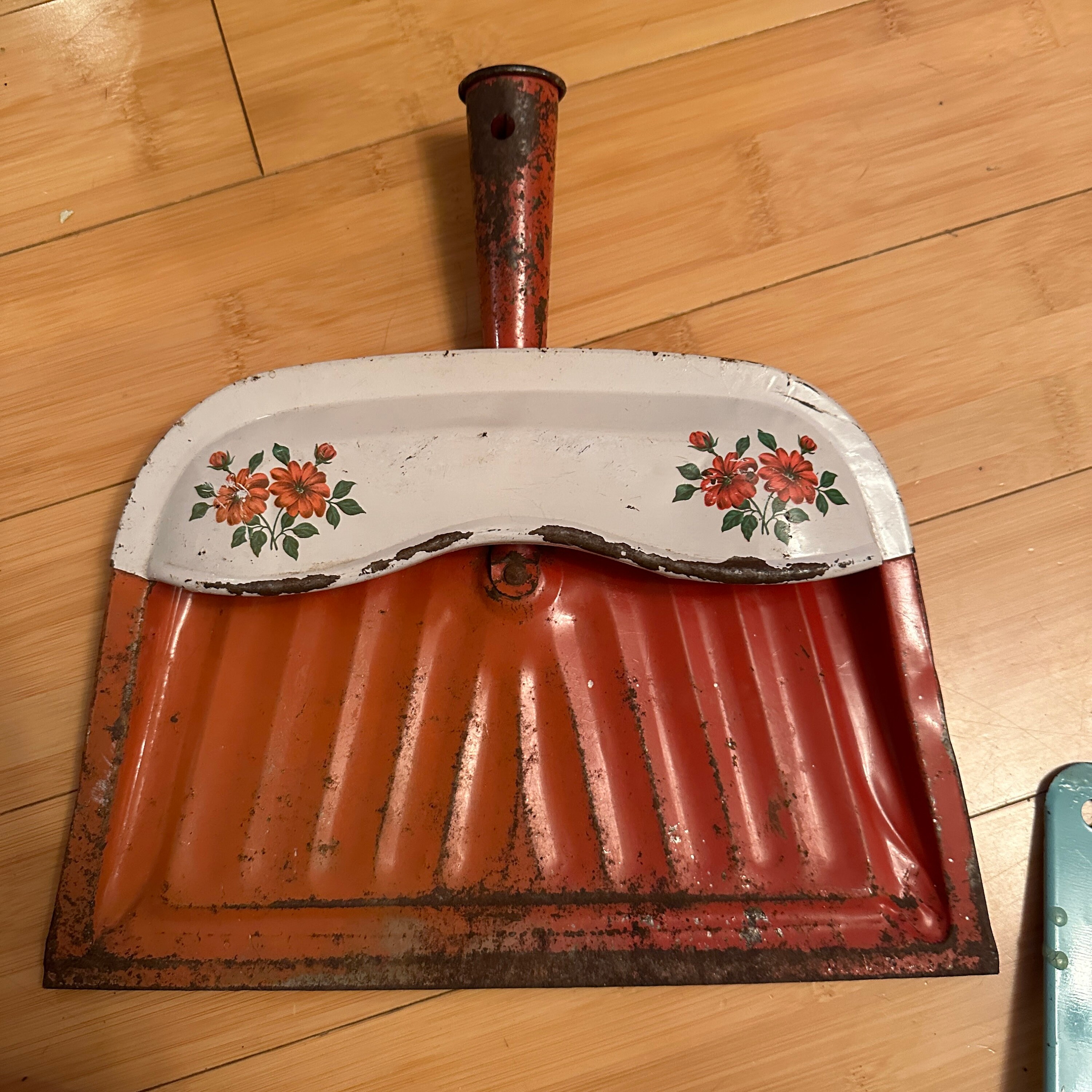 Vintage Metal Dustpans Choice of 3 Tin W/floral Designs & Some Wear