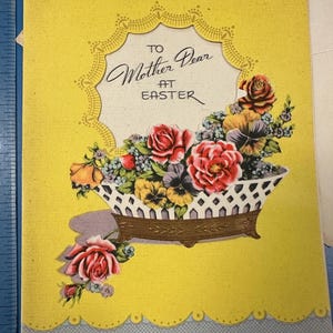 LIVRAISON GRATUITE : carte de voeux de Pâques vintage pour « ma chère maman » avec panier et découpe jaune fleurs inutilisé | Éphémères | Lettre | Papeterie