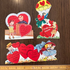LIVRAISON GRATUITE - Vintage Boy & Girl Red Hearts Jolies cartes de la Saint-Valentin vendues séparément Découpes mignonnes rétro éphémères salle de classe romantique