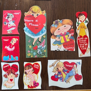 LIVRAISON GRATUITE - Vintage Girl Cute Child Dressup Ballet Cheer Valentine Cards vendues séparément Découpes mignonnes rétro éphémères salle de classe romantique