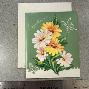 LIVRAISON GRATUITE : carte de félicitations brillante vintage avec illustrations Happy Daisy et Butterfly à l'intérieur et à l'extérieur | Salutation | Antiquité | Milieu du siècle