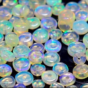 Perline di opale sfaccettato tondo naturale di opale etiope di grado AAA da 4-5 mm, perline di opale, pietra preziosa di opale per la creazione di gioielli