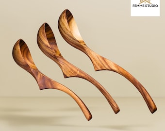 Handgemaakte houten soeplepel: rustiek keukengerei met lange steel