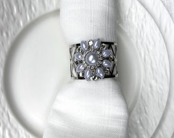 Perlen- & Strass-Serviettenringe, silberfarbene Metallapplikation