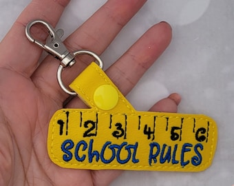 School Rules Ruler Snap Tab Keychain - Accessoire mignon et fonctionnel pour les étudiants et les enseignants - Similicuir en vinyle marin