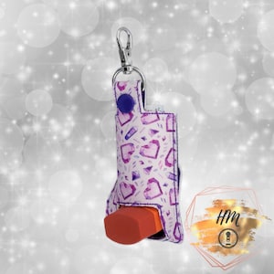 Porte-clés pour inhalateur pour l'asthme en vinyle marin coeurs de cristal violet