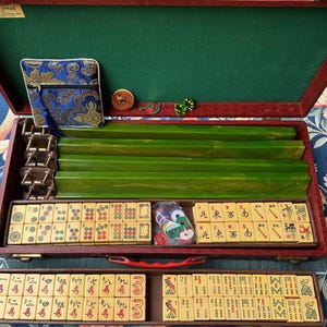 1960s Era MCM Vintage Cardinal Mahjong Set w 152 Tiles, 4 Heavy Green Bakelite Racks, NMJL ready!