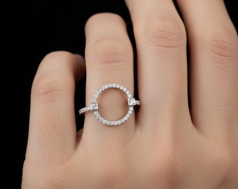 Anillo de círculo abierto con diamantes pavé, anillo geométrico con banda de diamantes redondos, anillo apilable para mujer, regalo de aniversario, anillo minimalista y delicado Karma.