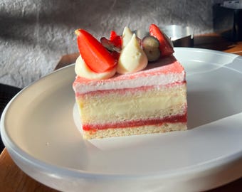 ストロベリー＆ライチケーキ