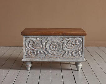 Baúl de madera de mango tallado a mano / Cajonera/mesa de centro gris envejecida (60 cm)