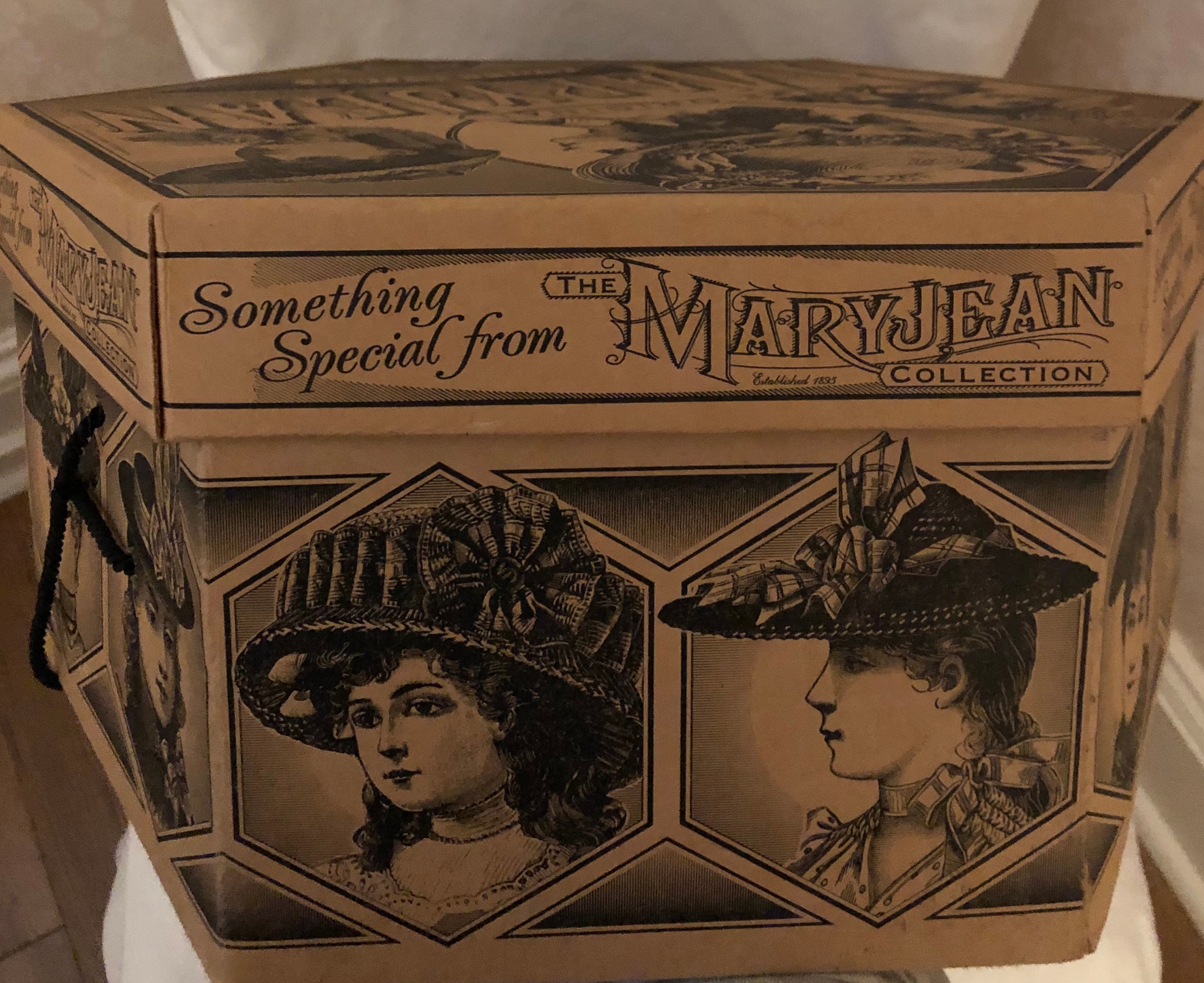 Gorgeous Vintage Hatbox the Original Mary Jean Collection