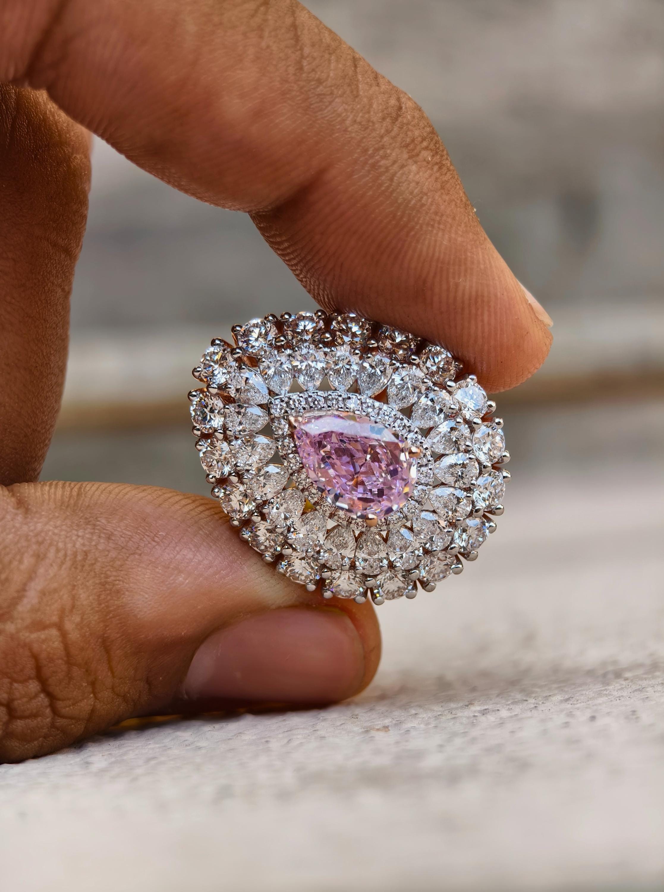 ピンクペアシェイプのラボグロウンダイヤモンドカクテルリング、14K 