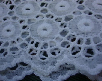 Country Living Vintage 1950's Cotton Eyelet Scalloped Lace Cutwork Cotton Trim Vintage Linens