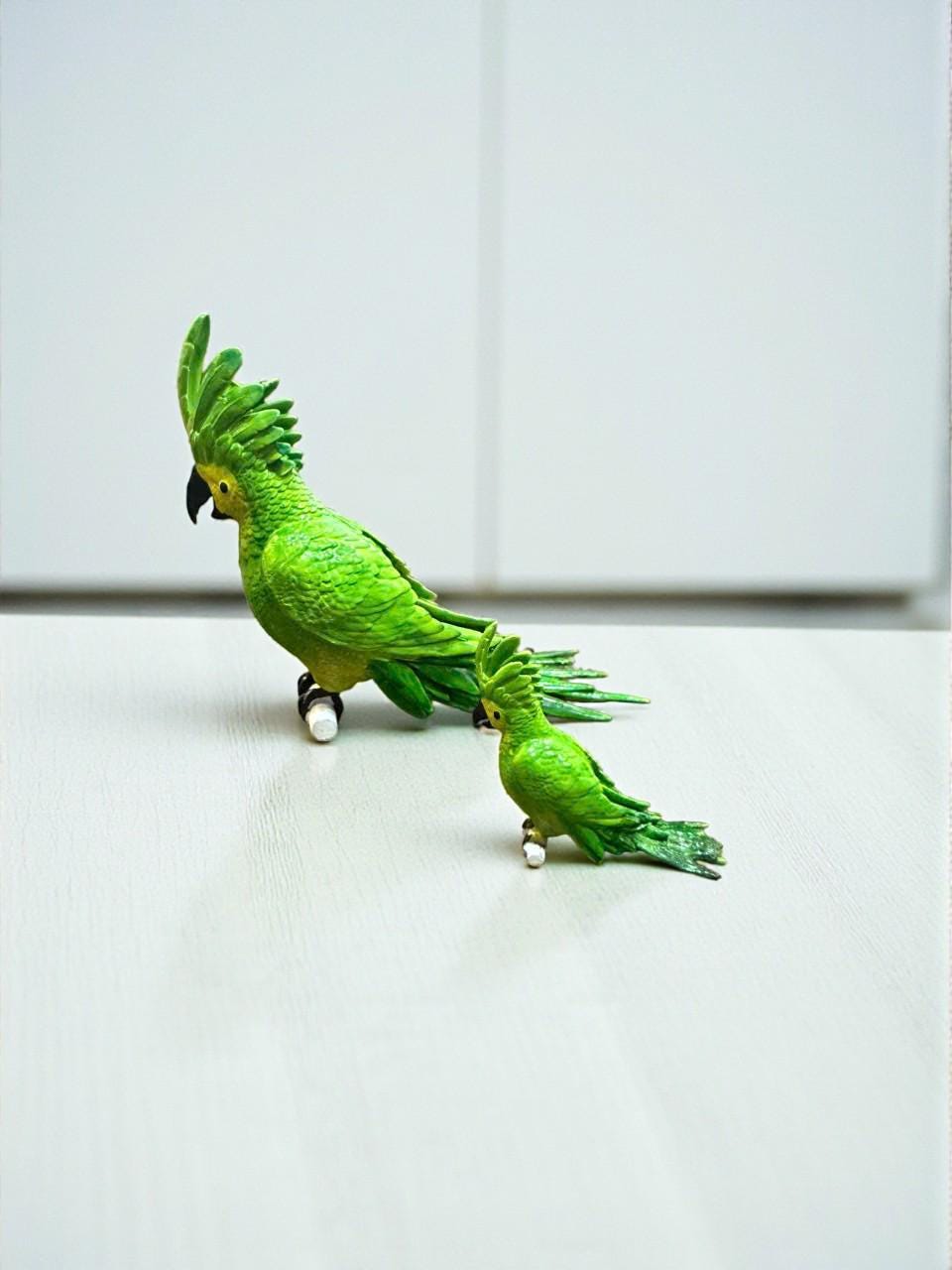 Hand-Painted Resin Parrot Figurine - Tropical Beach Theme Decorative Bird Statue For Home & Party
