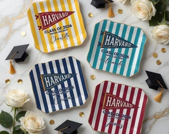 Plato para anillos personalizado de Harvard, bandeja para joyas con banderín de la promoción de 2026, regalo de graduación de la Universidad de Harvard, recuerdo para graduados.