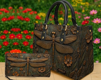 Conjunto de bolso y cartera con diseño de libélula y flores silvestres personalizado, monedero con nombre personalizado, regalo de cuero botánico bohemio para mujeres de espíritu libre.