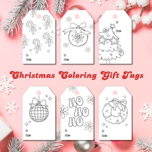 Puede incluir: Seis etiquetas de regalo navideñas blancas para colorear con varios diseños, incluyendo bastones de caramelo y adornos navideños. Cada etiqueta tiene una sección "Para: De:". El texto "Christmas Coloring Gift Tags" está en rojo.