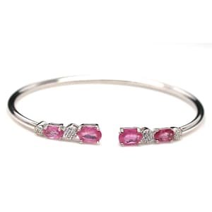 Ovaal geslepen natuurlijke roze robijn sterlingzilveren armband – witgouden vergulde edelsteensieraden