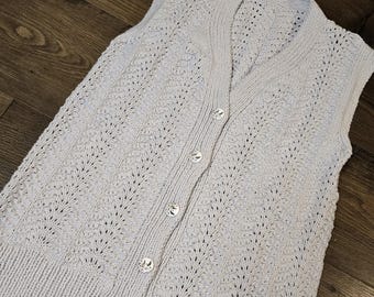 Gilet cosy cottage core crocheté à la main gris clair moyen sans étiquette