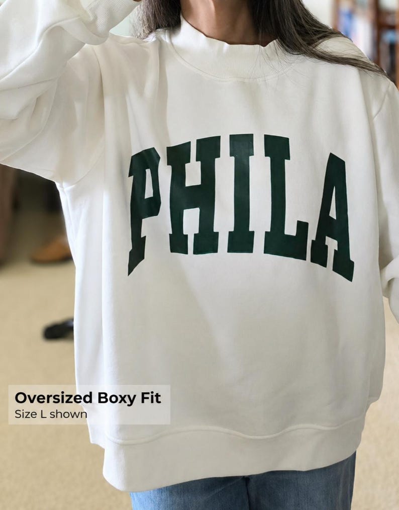 Oversized Boxy Fit
Size L shown (white fleece)