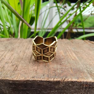 Geometric Brass Cube Ring: 3D Optical Illusion, Adjustable Unisex Jewelry