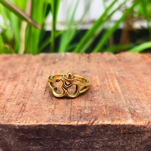 Gold Om Ring: Adjustable Spiritual Yoga Jewelry