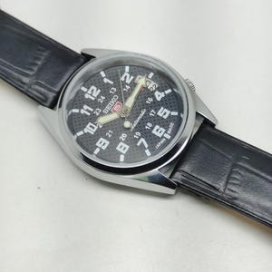 Refurbished Vintage Seiko Automatic Watch: Black Dial, Leather Strap