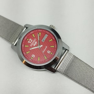 Refurbished Seiko 5 Automatic Watch: Pink Dial, Stainless Steel, Vintage Men&#39;s Wristwatch
