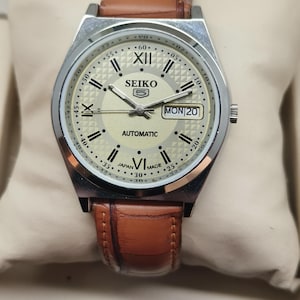 Refurbished Vintage Seiko 5 Automatic Watch: Light Yellow Dial, Stainless Steel