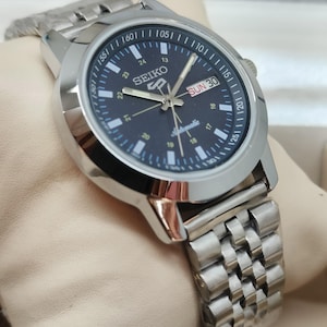 Classic Seiko 5 automatic vintage men&#39;s wrist watch