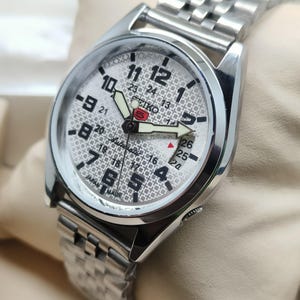 Automatic seiko 5 Men&#39;s wrist watch case material stainless steel 37mm vintage refurbished deat deat white dial