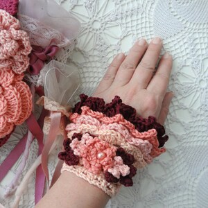 CROCHET PATTERN: Daphe Crochet cuff, crochet mesh cuff, crochet, crochet bracelet, crochet lace cuff, Victorian crochet cuff, romantic cuff, image 2