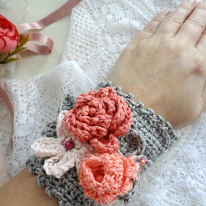 Summer Flowers Crochet Cuff,crochet bracelet, crocheted lace, Victorian cuff,romantic cuff,flower cuff, wristlet image 2